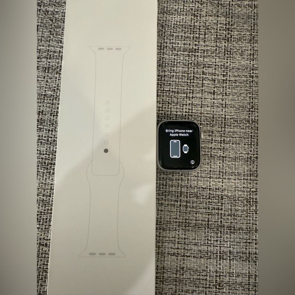 Apple watch series 5 40 mm with new 41 mm band (compatible)